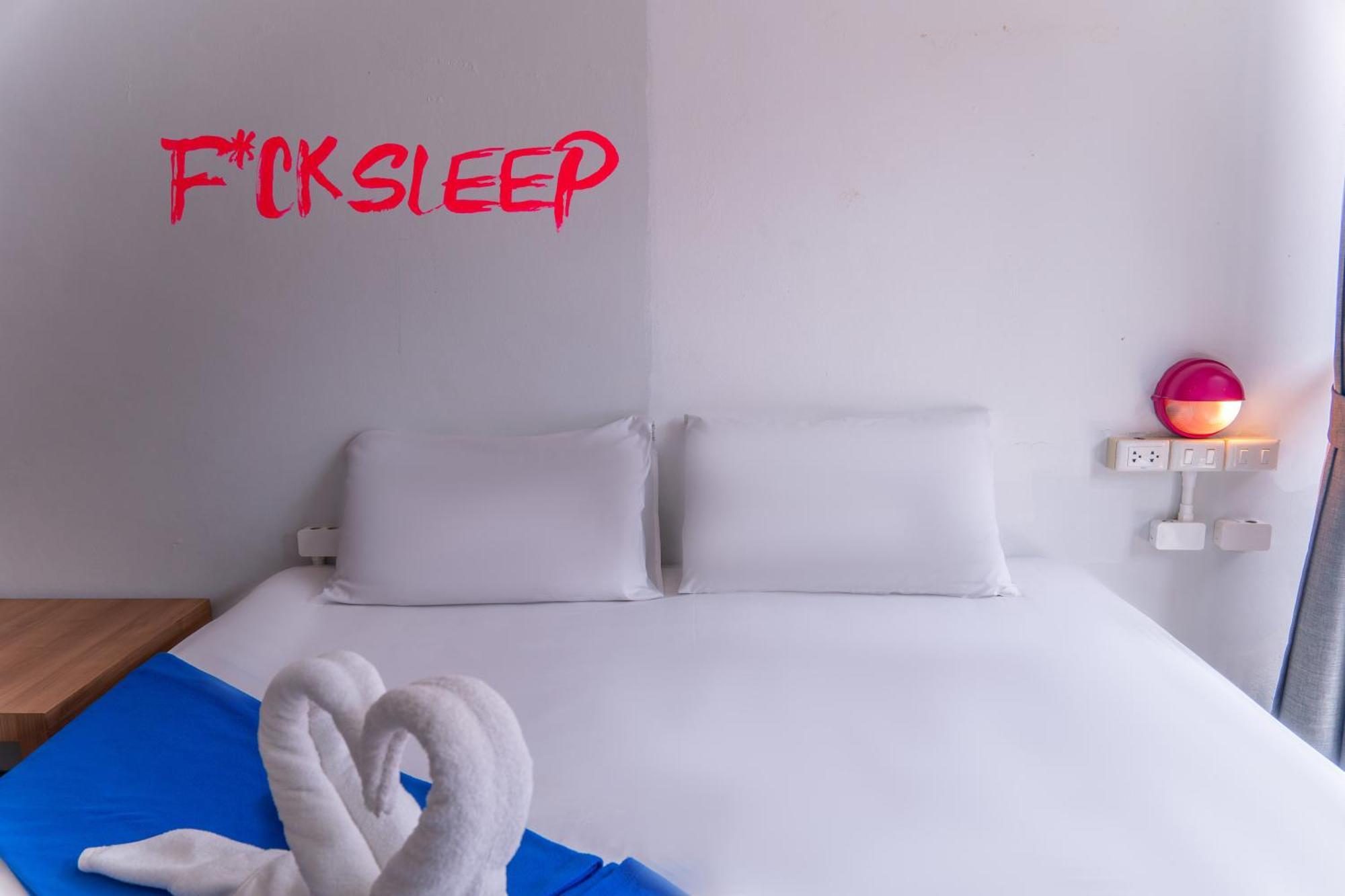 Hostel Slumber Surf Phuket Kata Exterior foto