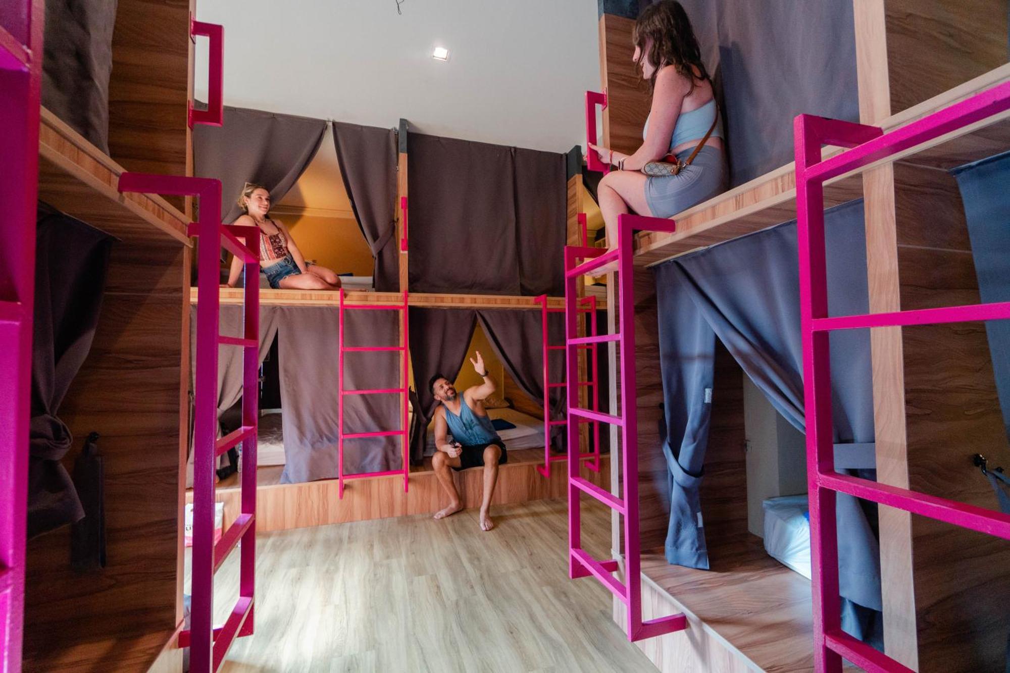 Hostel Slumber Surf Phuket Kata Exterior foto